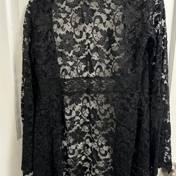 Lace Cover - Picture 4 of 4